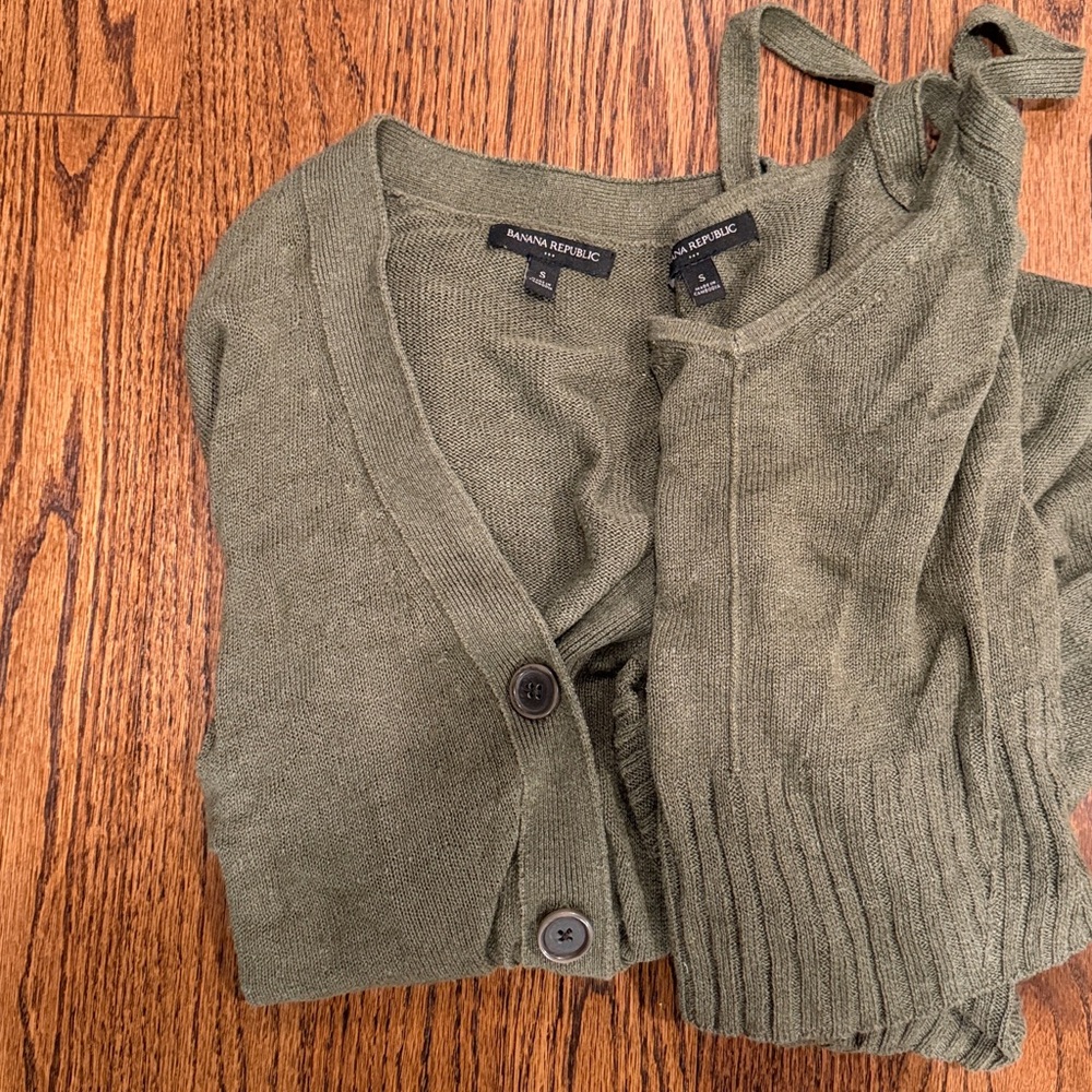 Olive Me Some Green- Loose Knit-Cardi And V-knit Cami- Banana Republic Both Sz S